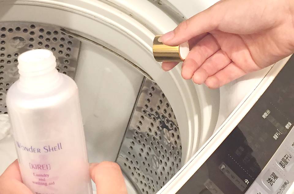 更にKIREIを入れます。※10リットル当たり5振りが目安です。