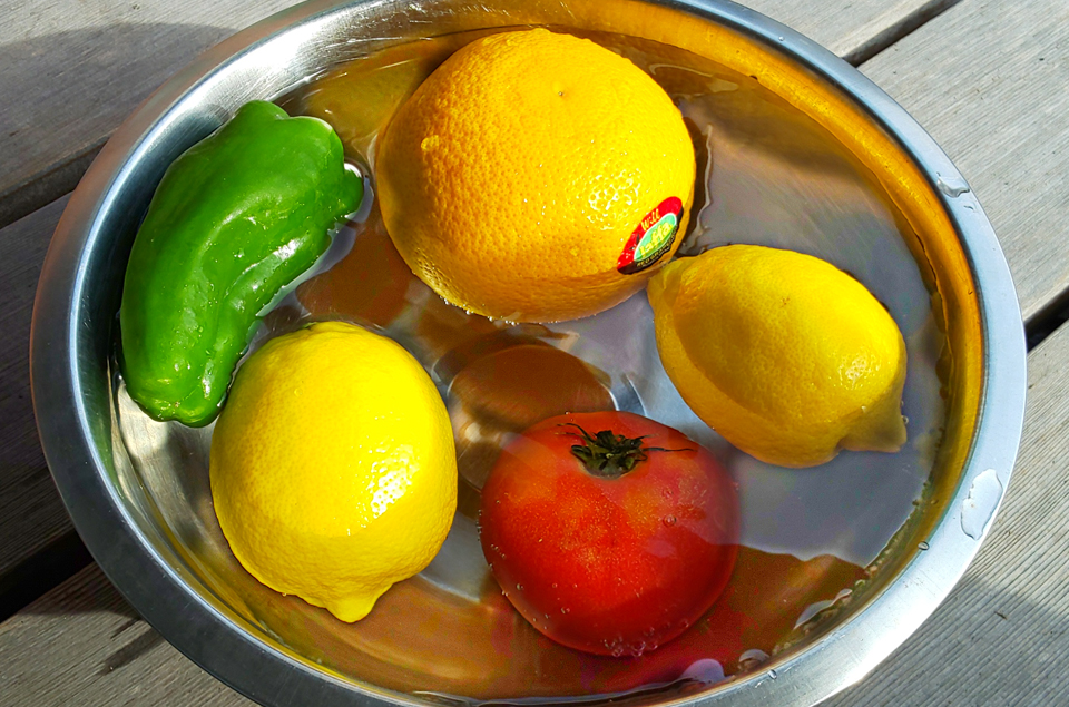 食材を入れます。5～30分後に食材を取り出します。